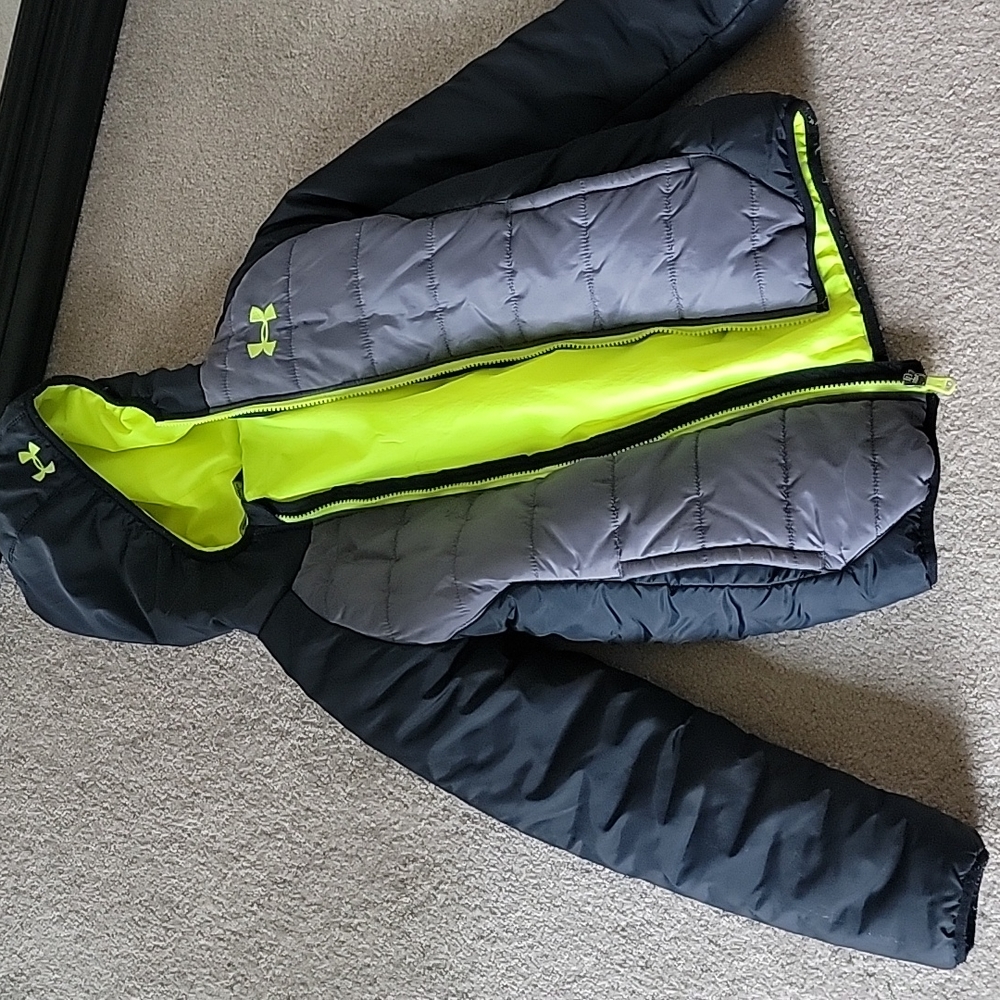 Kids coat size youth small
